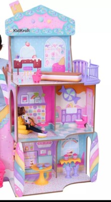 KidKraft Candy Castle Wooden Dollhouse with 28 Accessories, Ages and up 