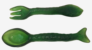 LARGE DINOSAUR DESIGNS GREEN RESIN PLASTIC ORNATE FISH SCALE FORK & SPOON SET