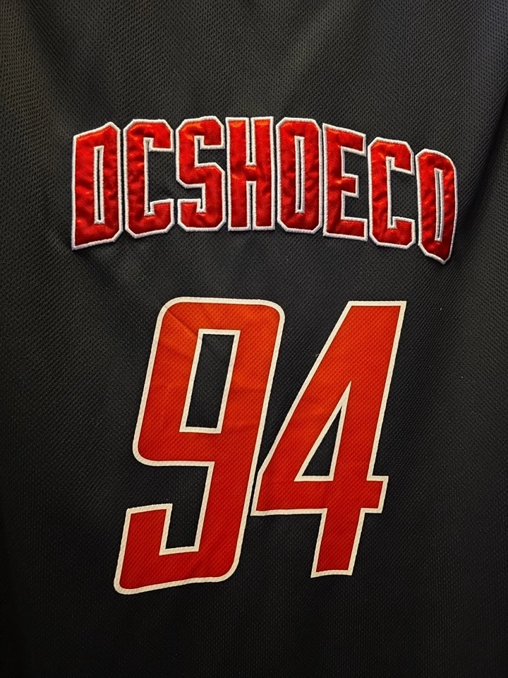 Camiseta deportiva de baloncesto para hombre DC SHOE Company Co roja negra 2XL usada  Foto 3 de 4