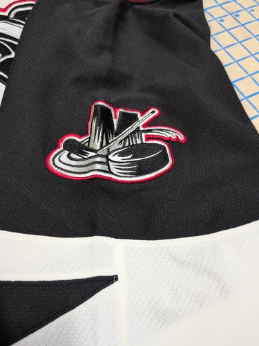 Disney Mickey Mouse Rare Hockey Jersey Men's Size M Disneyland Resort ~8 - Picture 8 of 11