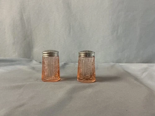 Federal Glass Vintage Sharon Salt Pepper Shakers Pink 2.5"