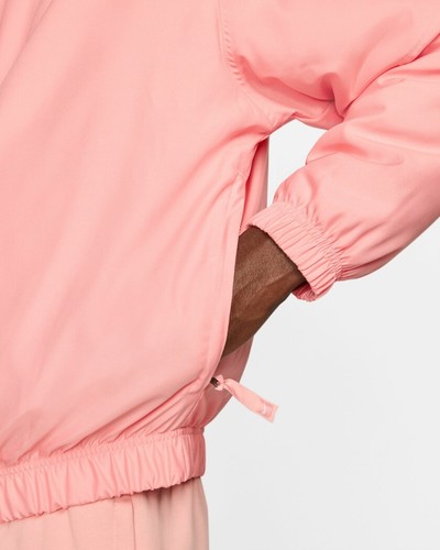 Nike Unisex Solo Swoosh Satin Bomber Jacket Bleached Coral - Imagen 15 de 18