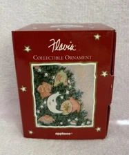 FLAVIA COLLECTIBLE ORNAMENT - APPLAUSE NIB