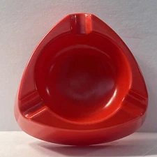 ASHTRAY Triangle Shaped Red Melamine Indoor Outdoor BRAND NEW