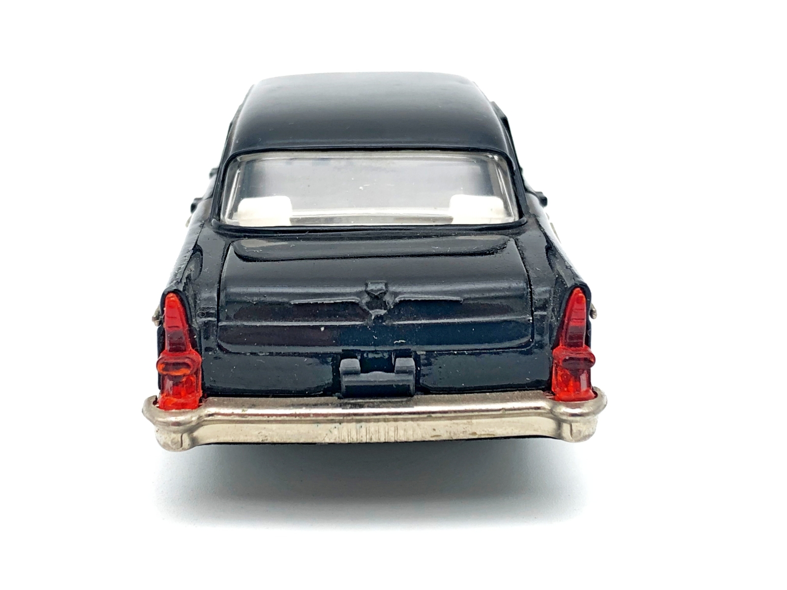 Chayka Gaz 13 A15 Vintage Model Car 1:43 Collectible Auto USSR 1988