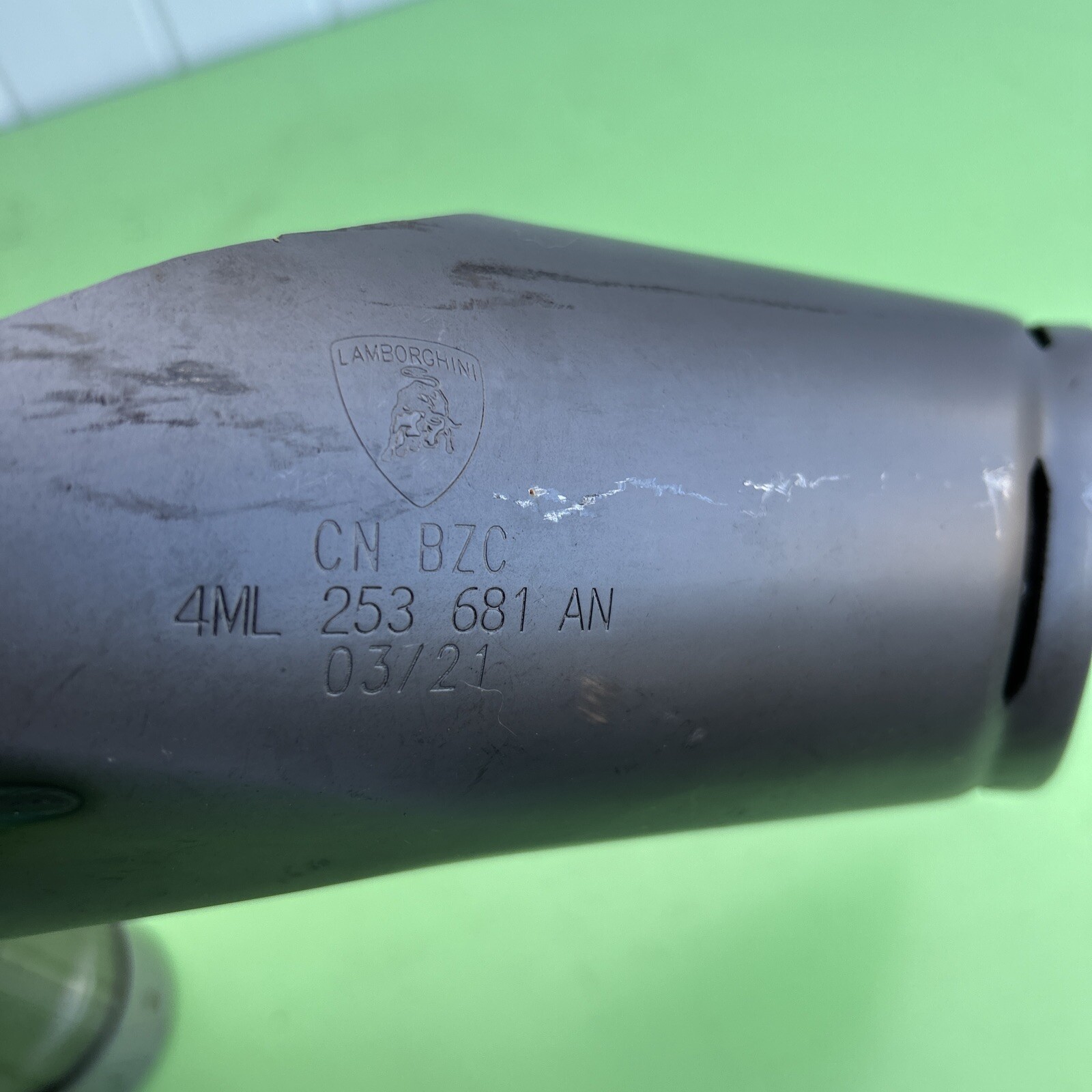 LAMBORGHINI URUS EXHAUST MUFFLER TIP END PIPE OEM 4ML253681AJ