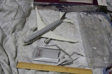 Qatar Airways Boeing 787-8 Scale Model 1/200 Aircraft Collectible Used 11e