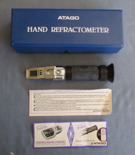 Atago N1 Hand Refractometer Brix 0-32% Made in Japan W/ Case