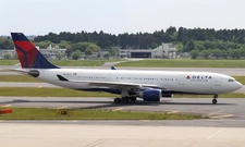 Airbus A-330 A330-200 Delta Air Lines Desk Wood Airplane New Model Small 1/144