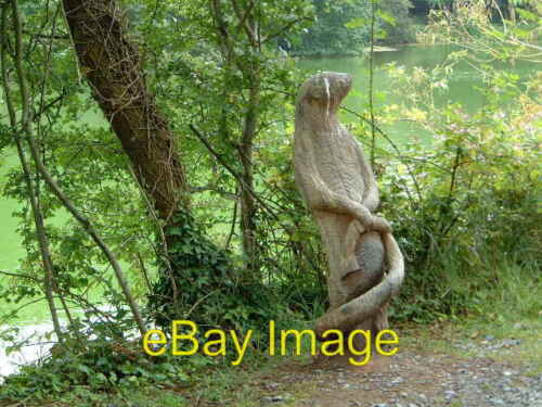 Foto 6x4 Holzschnitzerei eines Otters mit einem Lachs auf Schloss Espie Combe c2002 - Bild 1 von 1