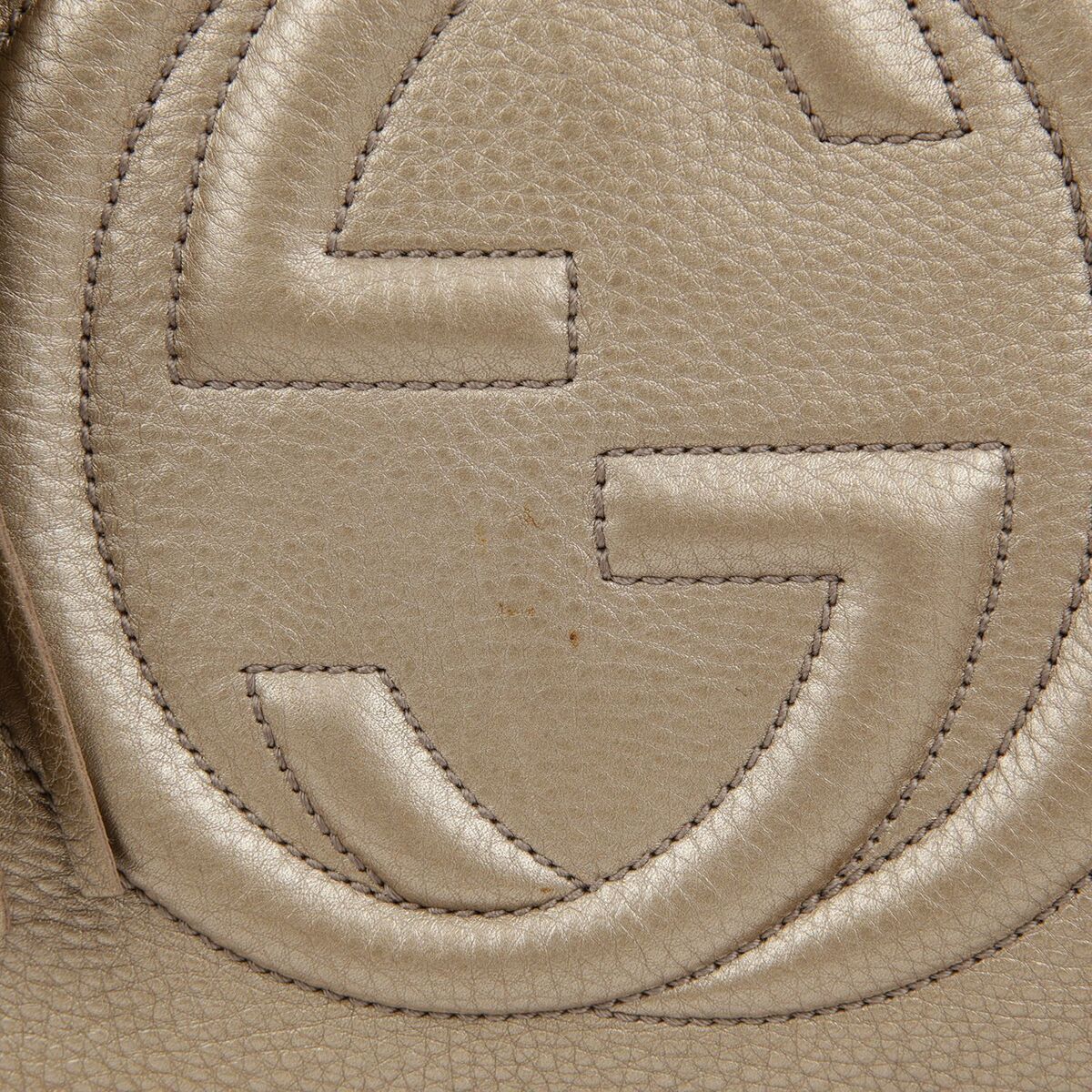 Gucci Metallic Gold Leather Soho Tassel Chain Shoulder Bag Gucci Metallic Gold Leather Soho Tassel Chain Shoulder Bag