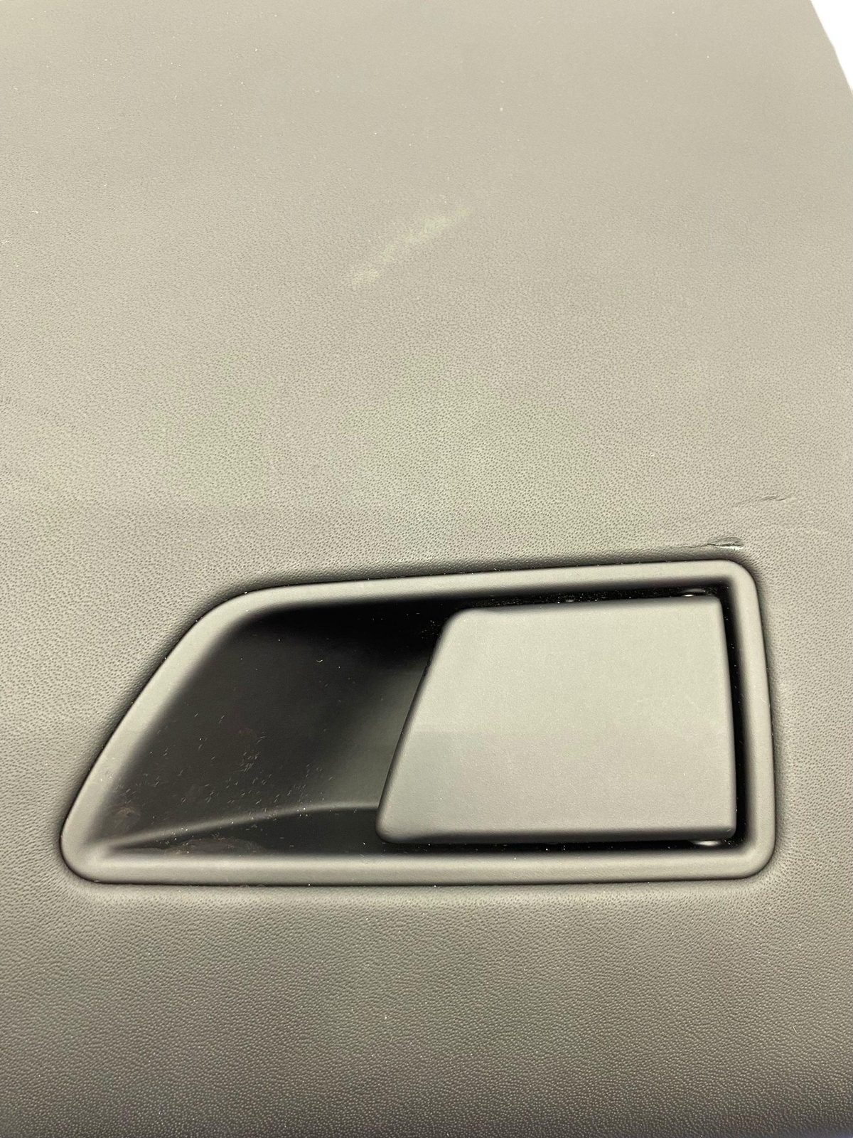 2017 - 2020 MASERATI LEVANTE M161 OEM FRONT RIGHT GLOVE BOX *SCRATCHED*