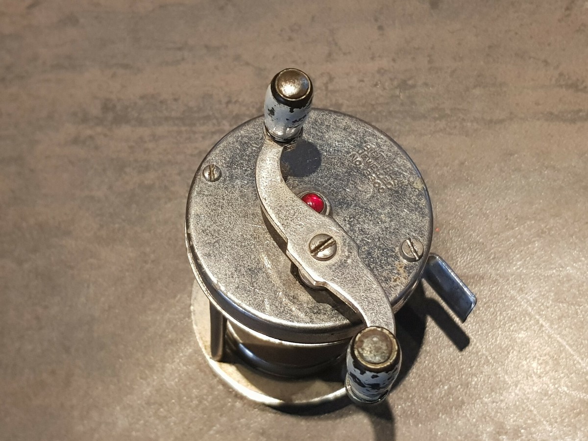 Ancien moulinet de pêche Bitwell jewelled 3300 Bronson Reel