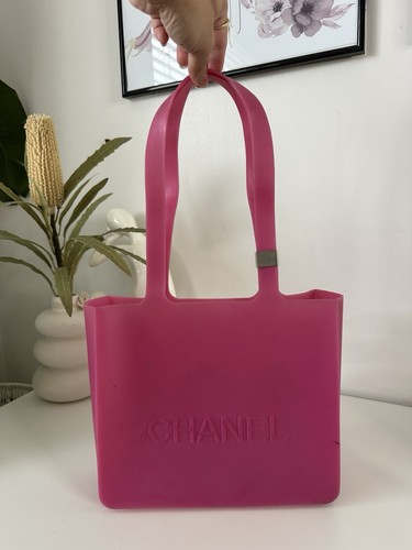 CHANEL CC Logo Pink Rubber Jelly Tote Bag - Picture 2 of 20