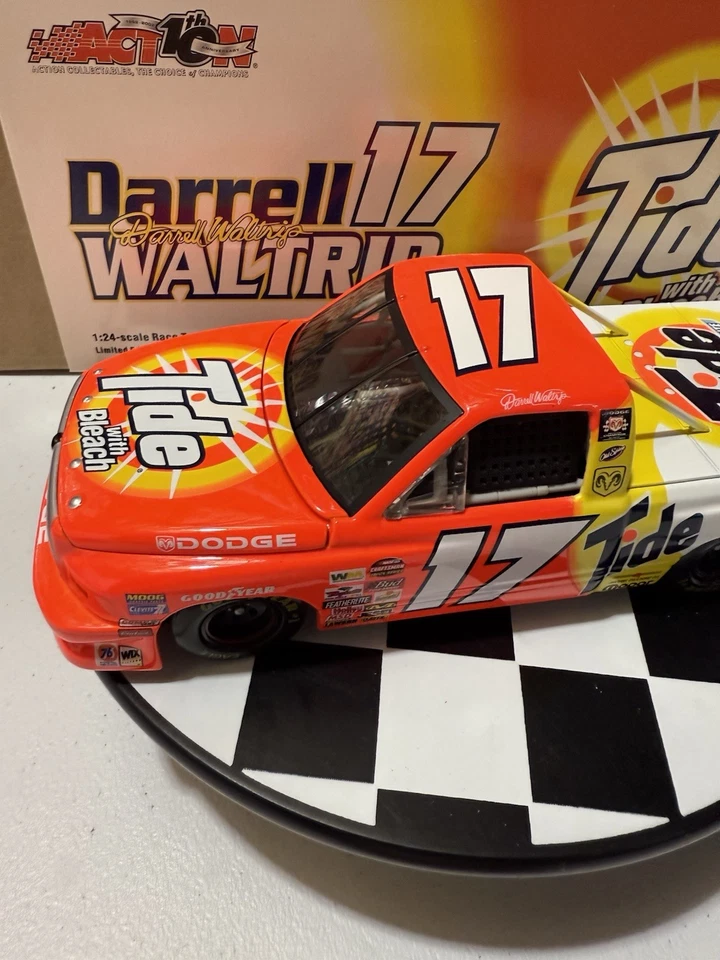 Darrell Waltrip #17 Tide 2002 Dodge Race Truck 1:24 Nascar Diecast - Image 4 of 4