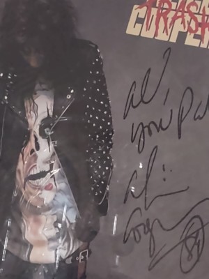 ALICE COOPER SIGNED/INSCRIBED ''TRASH'' ORIGINAL RECORD STORE FLAT FROM 1989 VGT