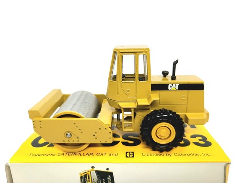 Caterpillar Cat CS-653 Smooth Roller Compactor - Conrad 1:50 Scale Model #2889 - Picture 2 of 6
