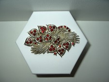 Pretty Vintage Signed CORO Pegasus Goldtone & Red Crystal Hearts Brooch Pin