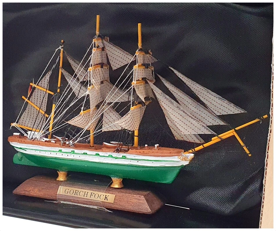 Modelo de barco DeAgostini Appx 12 cm de largo 221213 - Gorch Fock - verde Foto 2 de 4