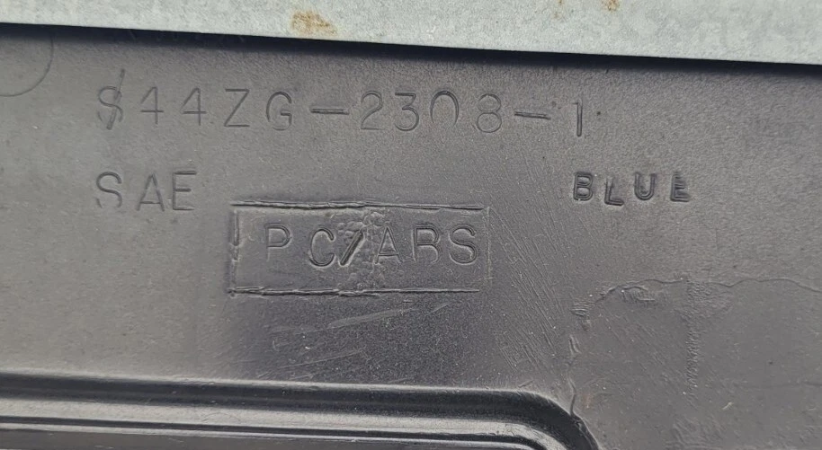 03-04 Guantera Mercury Marauder Panel Gris Carbón con Bisagra Foto 3 de 4