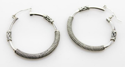 Orecchini Suarti in argento sterling con filo metallico, cerchio 1 3/8 - Foto 3 di 4
