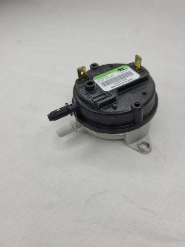 OEM LENNOX ARMSTRONG DUCANE 45695-004 .70WC PRESSURE SWITCH IS20102-3137