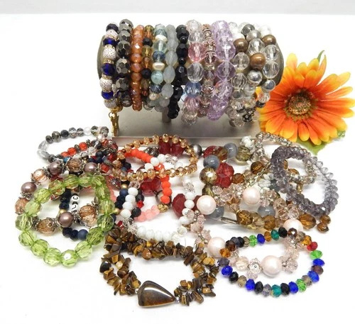 VINTAGE TO NOW FASHION/COSTUME JEWELRY BEADED BRACELET LOT, ASSORTED MATERIALS