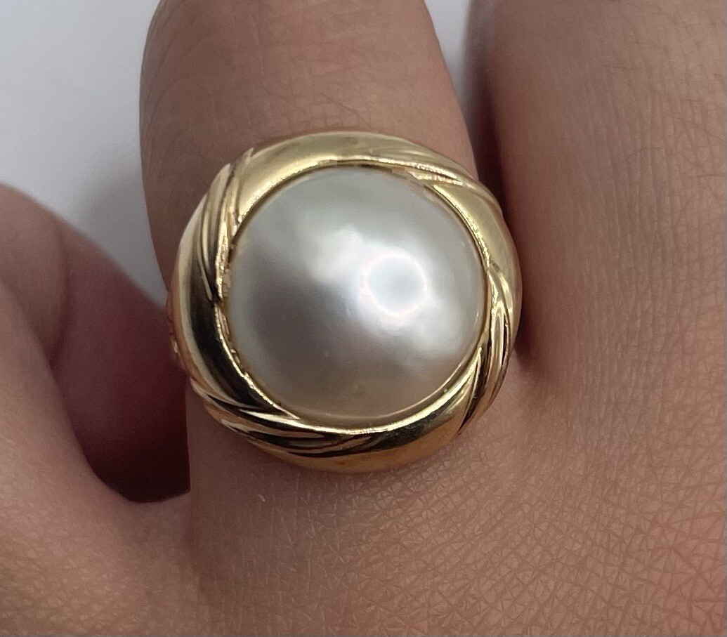 14k Solid Yellow Gold Mabe Pearl Split Shank Ring… - image 1
