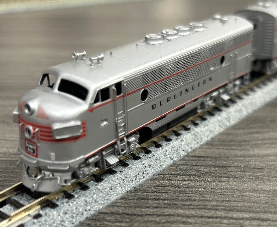 Hallmark Models N Brass EMD F3 Phase II A&B Locomotive Set CB&Q LNIB! - Image 3 of 4