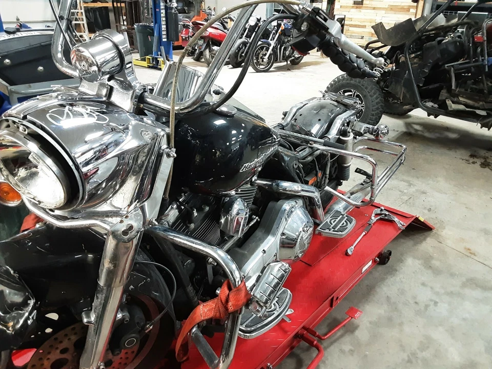 Harley Davidson Road King 1997 FLHPI transmisión original a pernos de motor Foto 4 de 4