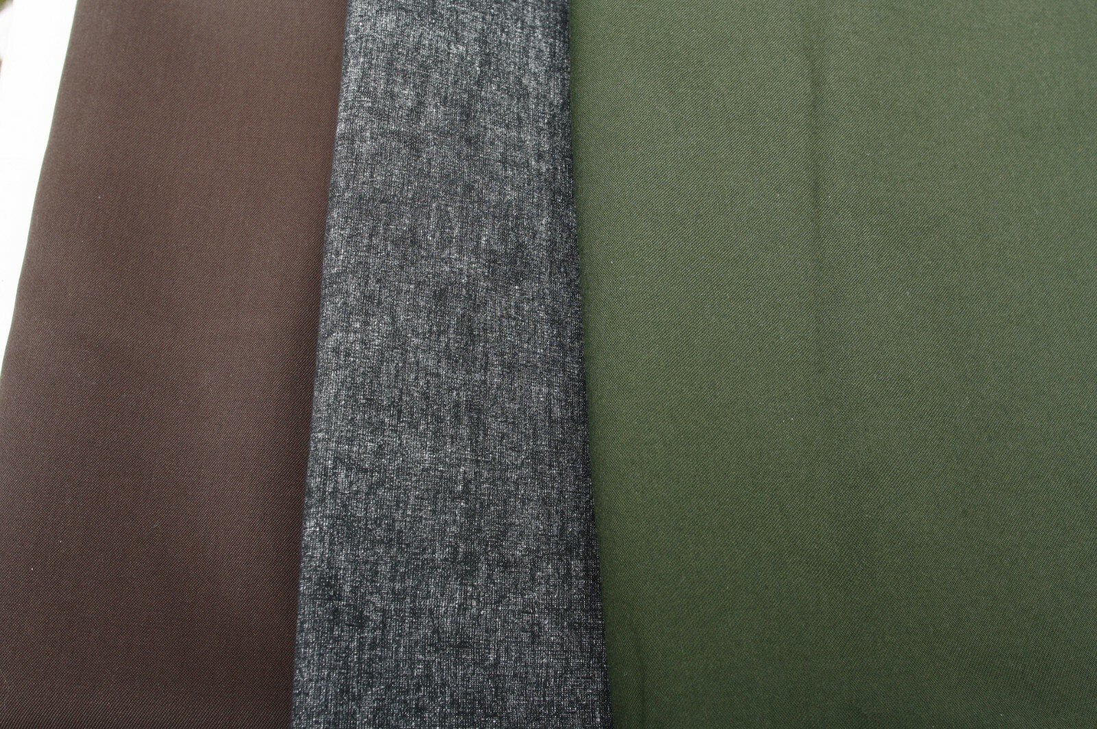 Coupon de tissu résistant pour pantalon et jupe opaque vert noir