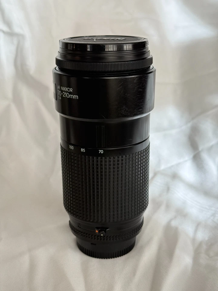 Teleobjetivo zoom Nikon 70-210 mm fijo f/4 AF, excelente estado Foto 2 de 4