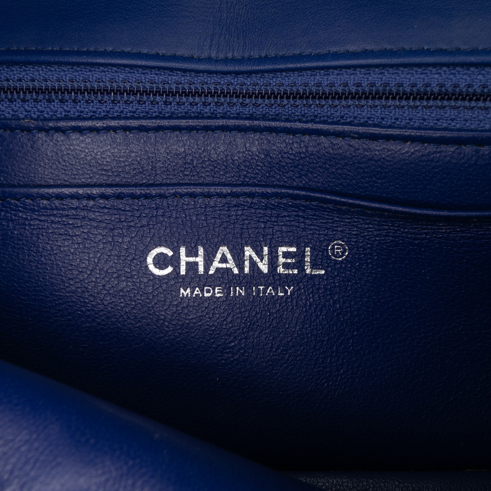 Authenticated Chanel Mini Rectangular Classic Che… - image 5