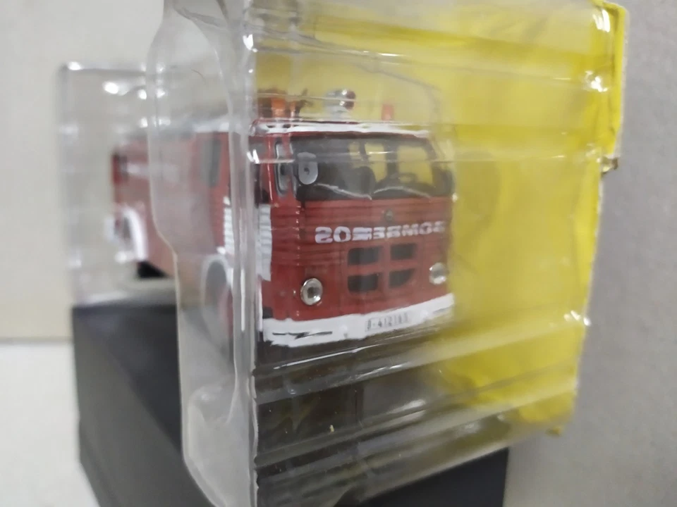 Camión de Bomberos de Barcelona . Pegaso Comet  . IXO . Escala 1/43 - Imagen 2 de 3