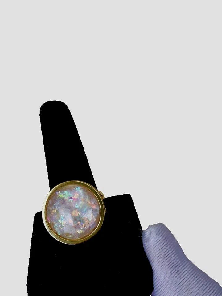 Anillo de ópalo 18 mm resina cremosa ópalo; banda de acero inoxidable 18K GP facetada Foto 2 de 4