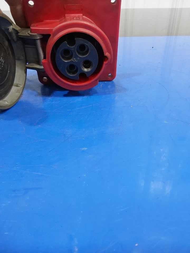 Hubbell 420R7W Pin & Sleeve Receptacle - Image 4 of 4