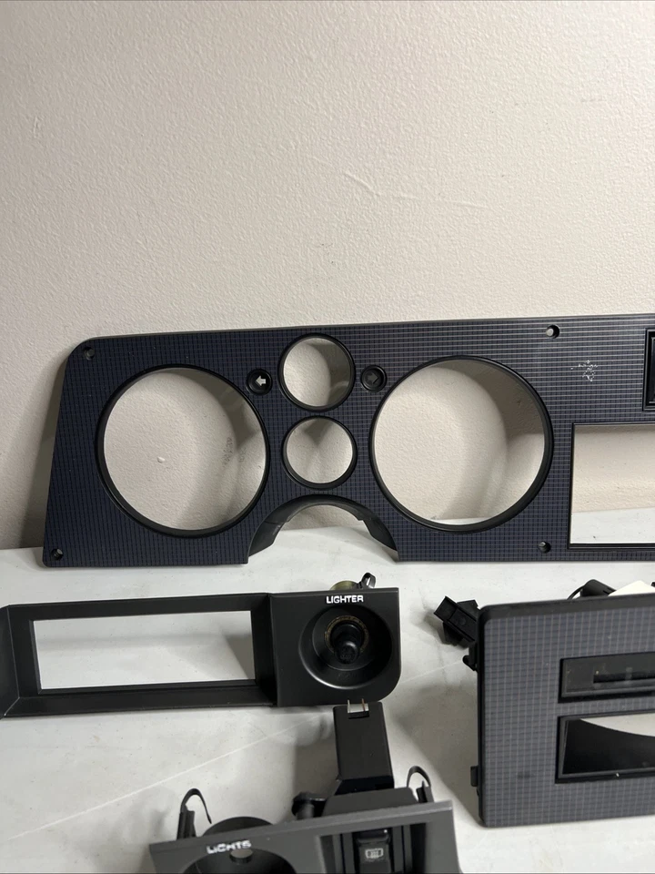 🔥RARO 1990 Chevrolet Cavalier Z24 EDICIÓN ESPECIAL BISEL Y MOLDURA NEGRO A CUADROS Foto 2 de 4