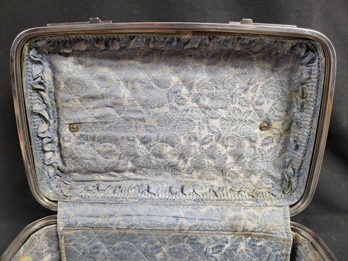 American Tourister Tiara Vintage Train Case Luggage - No mirror/makeup tray/key - Picture 11 of 14