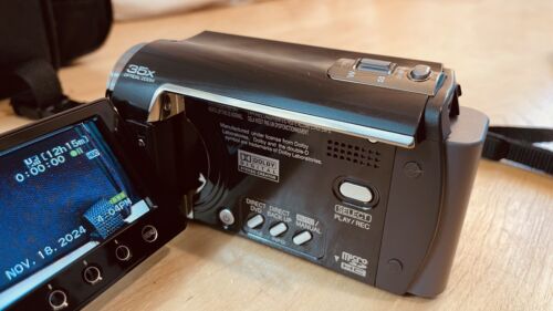JVC Everio GZ-MG360BU 60GB HDD Camcorder Bundle - Picture 11 of 18