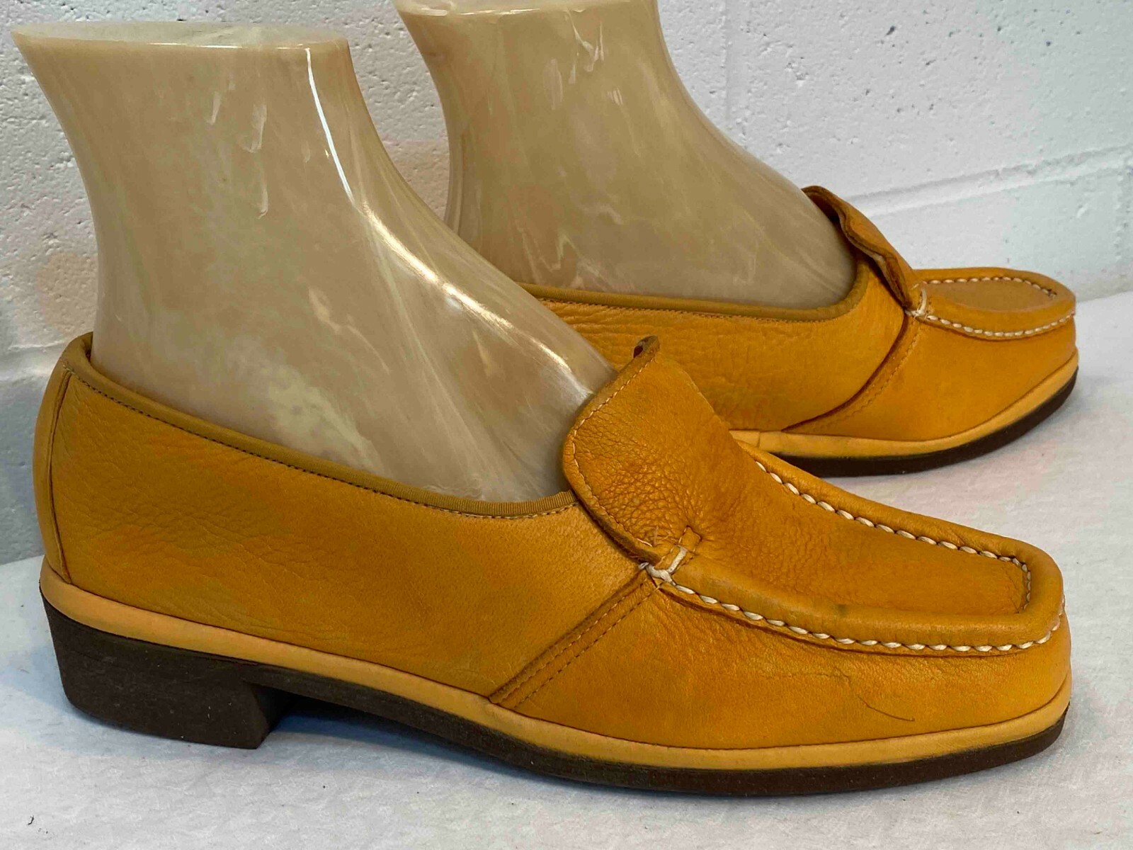 PANTOFOLA D’ORO Scarpa mocassino donna taglia 7 M vintage anni 70 NOS SLIPPER pelle di cervo oro slip on