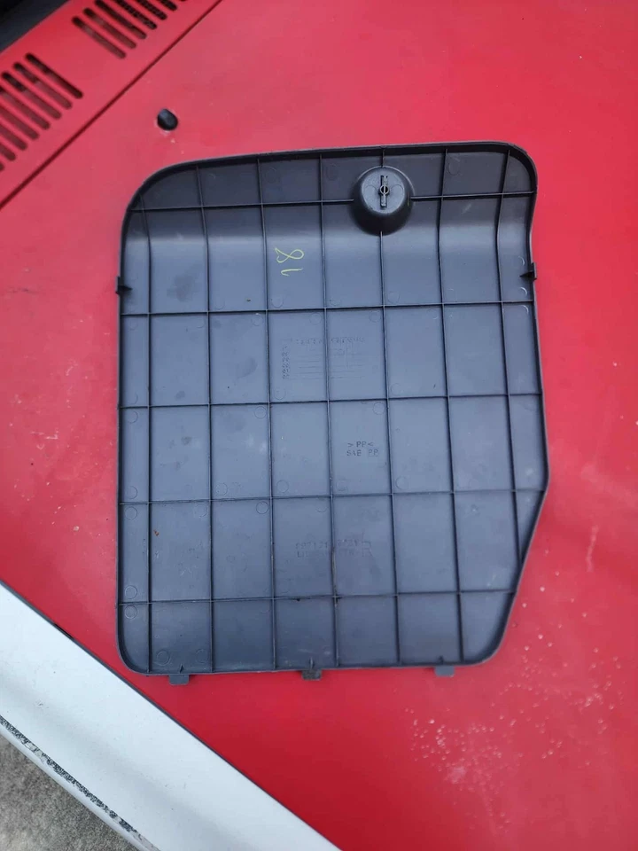 Honda Passport Isuzu Rodeo 1998-2002 OEM compartimento de herramientas tapa parte #897121 392Y Foto 3 de 4