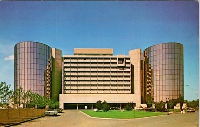 Chicago, IL Illinois HYATT REGENCY HOTEL~O'HARE AIRPORT J Portman~Arch Postcard