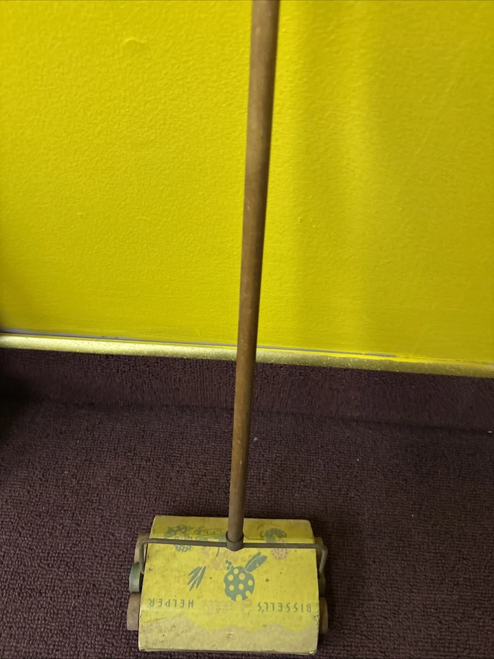 Barredora de alfombras para niños de colección alta-baja Bissell's Little Helper - amarilla rara Foto 3 de 4