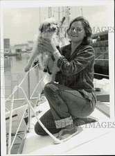 Press Photo Edith Baumann holding "Schatz" on board the trimaran Koala III