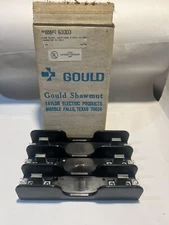 Gould Shawmut 61003 Fuse Block : Holds 3 Fuses 600V 100A 3 Pole CU Box Connector