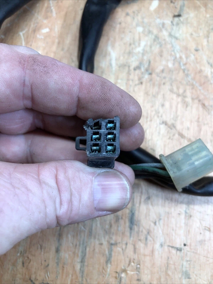 HONDA CBR900RR CBR 1996-1997 FIREBLADE OEM CLIP IZQUIERDO MANILLAR SOLO PIEZAS Foto 3 de 4