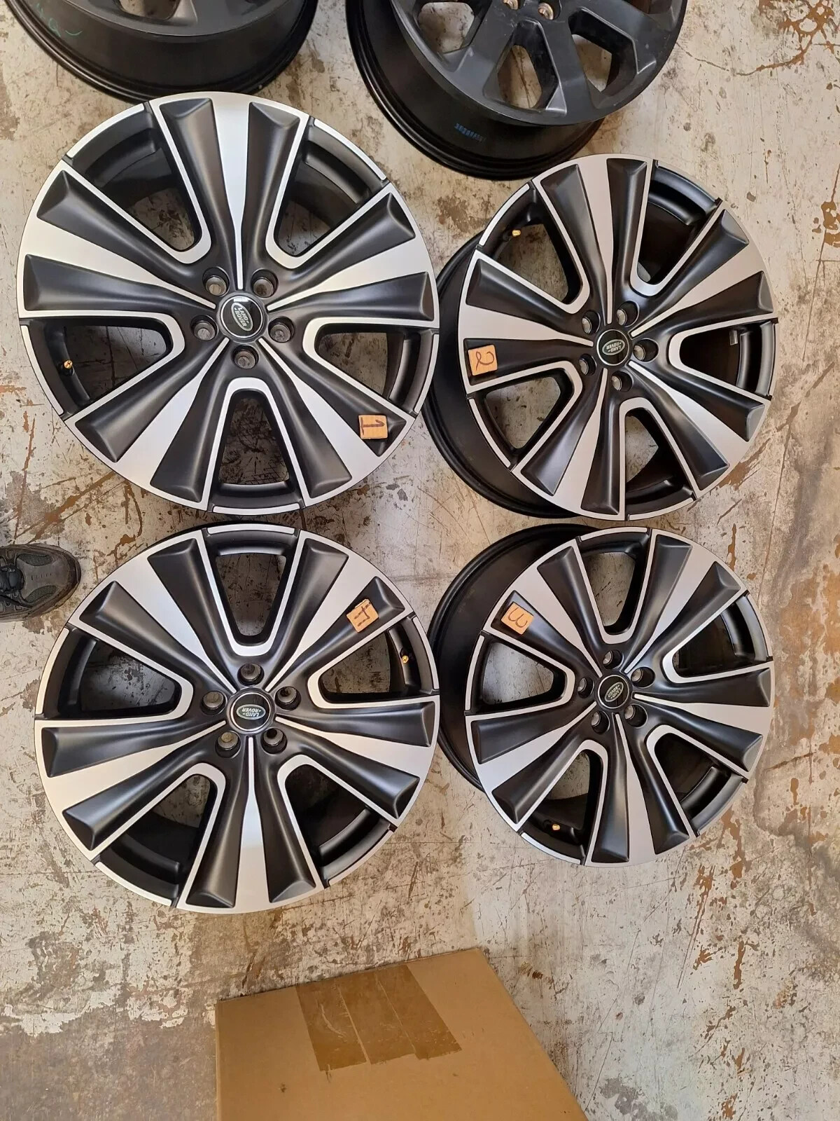 2022-2025 Land Rover Range Rover  22