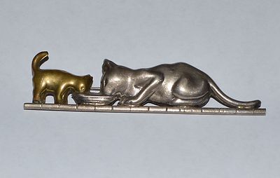 VINTAGE MEXICO 2 TONED STERLING SILVER CAT AND KITTEN DRINKING MILK PIN