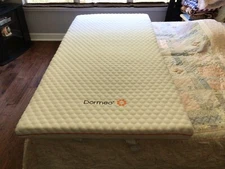 Dormeo twin xl mattress topper in excellent condition, LOCAL PICKUP ONLY.