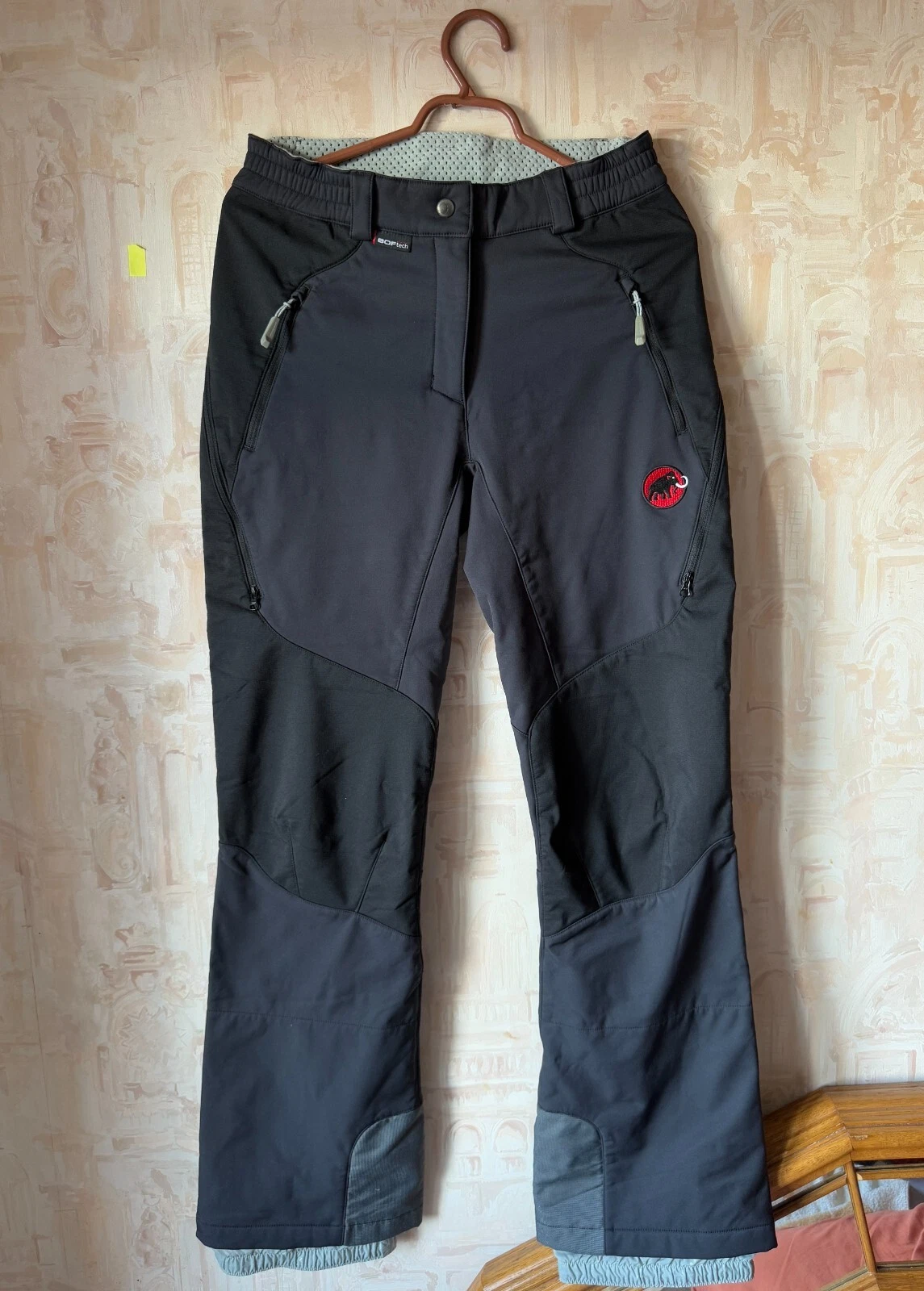 MAMMUT BLACK SOFT SHELL SOFtech SKI SNOWBOARD PANTS WOMENS SIZE UK 10
Opens in a new window or tab